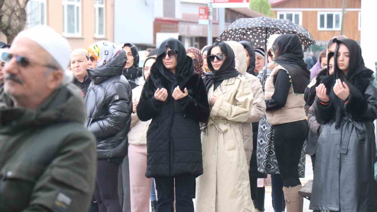 Ailesi cenazeyi kabul etmedi, evinde ölü bulunan dansçı Sakarya’da defnedildi
