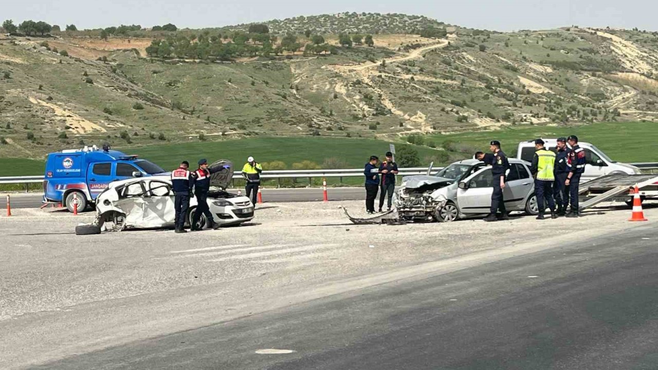 Adıyaman’da otomobiller çarpıştı: 1 ölü, 7 yaralı