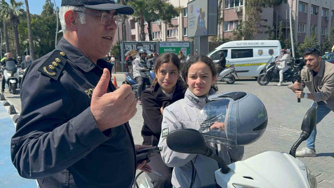 Önce ceza kestiler, sonra kask hediye ettiler