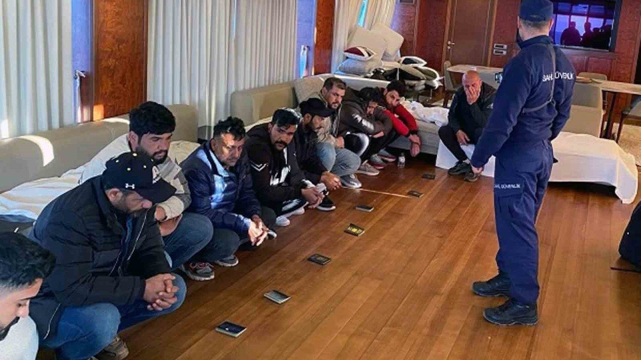 Ticari yatta göçmen kaçakçıları ve düzensiz göçmenler yakalandı