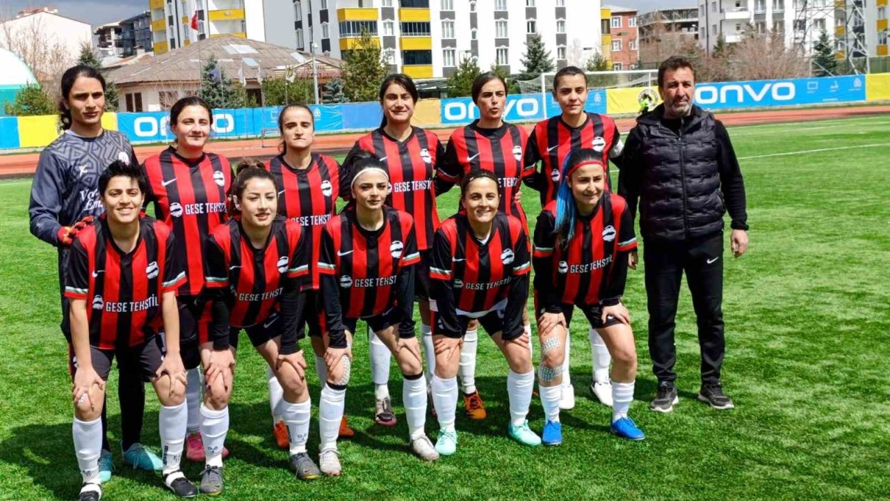 Ağrılı iş insanı Cemal Kaya’dan kadın futboluna anlamlı destek