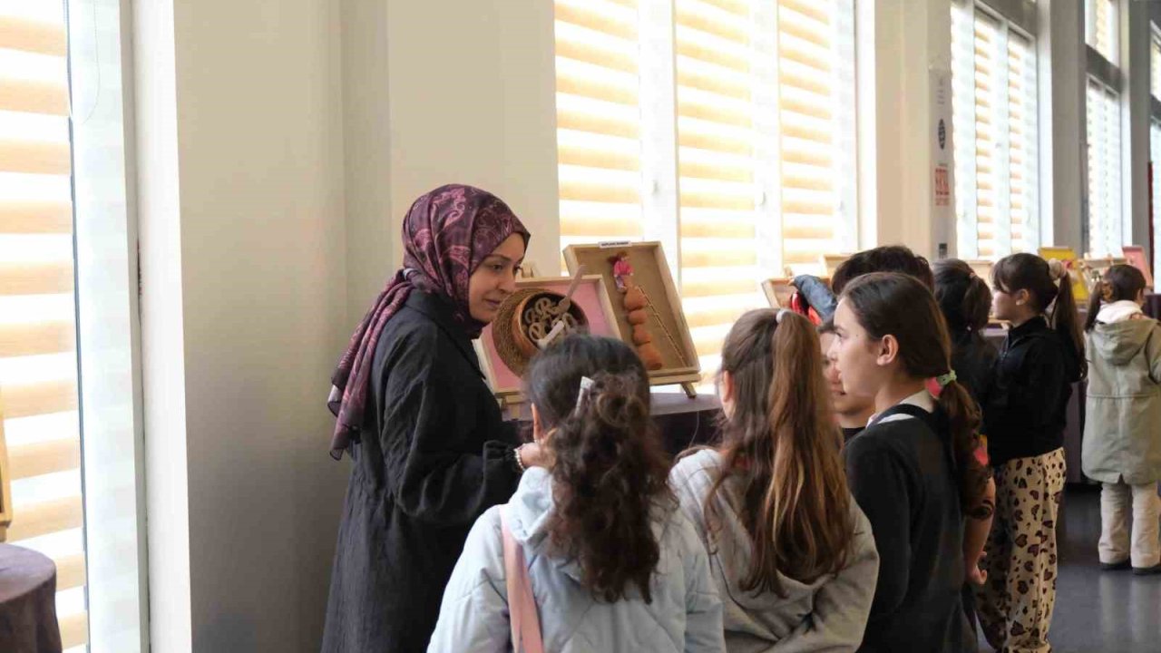 Bu sergide Türkçe’nin zenginlikleri anlatılıyor