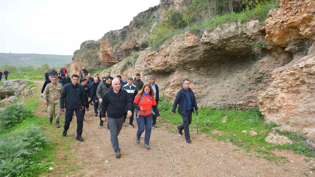Tarihî kral yolunda Vali Zorluoğlu katılımıyla ilk yürüyüş gerçekleştirildi