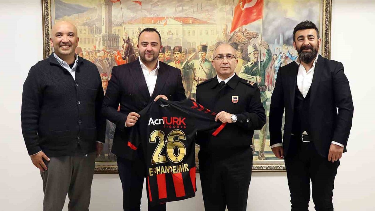 Eskişehirspor yönetiminden İl Jandarma Komutanı’na ziyaret