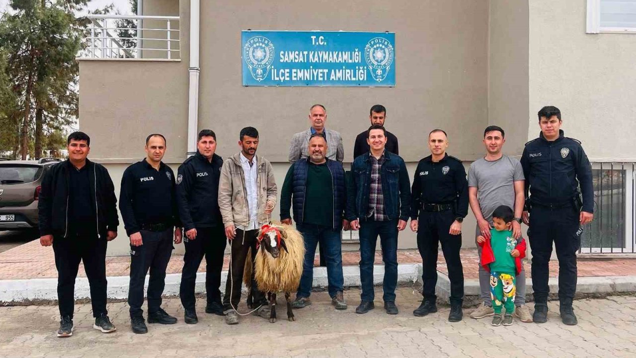 Vatandaş, polis için koç kesti