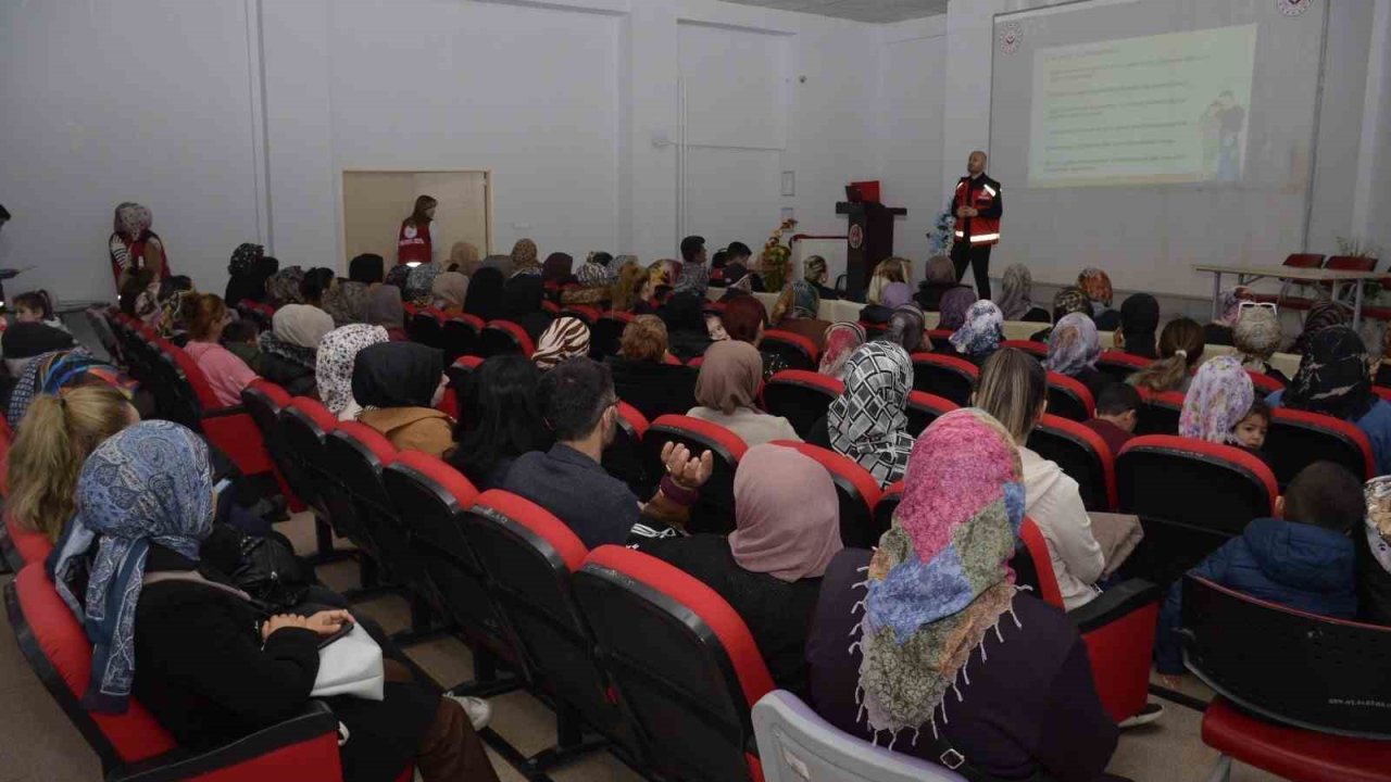 Besni’de aile yılı eğitim ve bilgilendirme programı düzenlendi