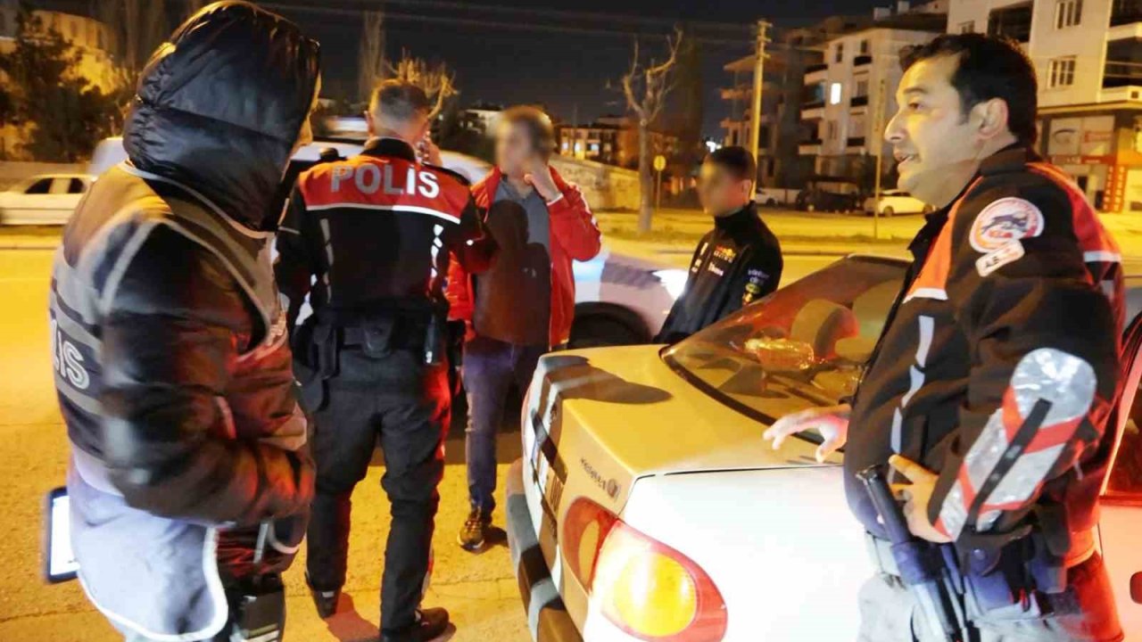 Yasaklı sentetik ecza haplarla yakalanan sürücü gözaltına alındı