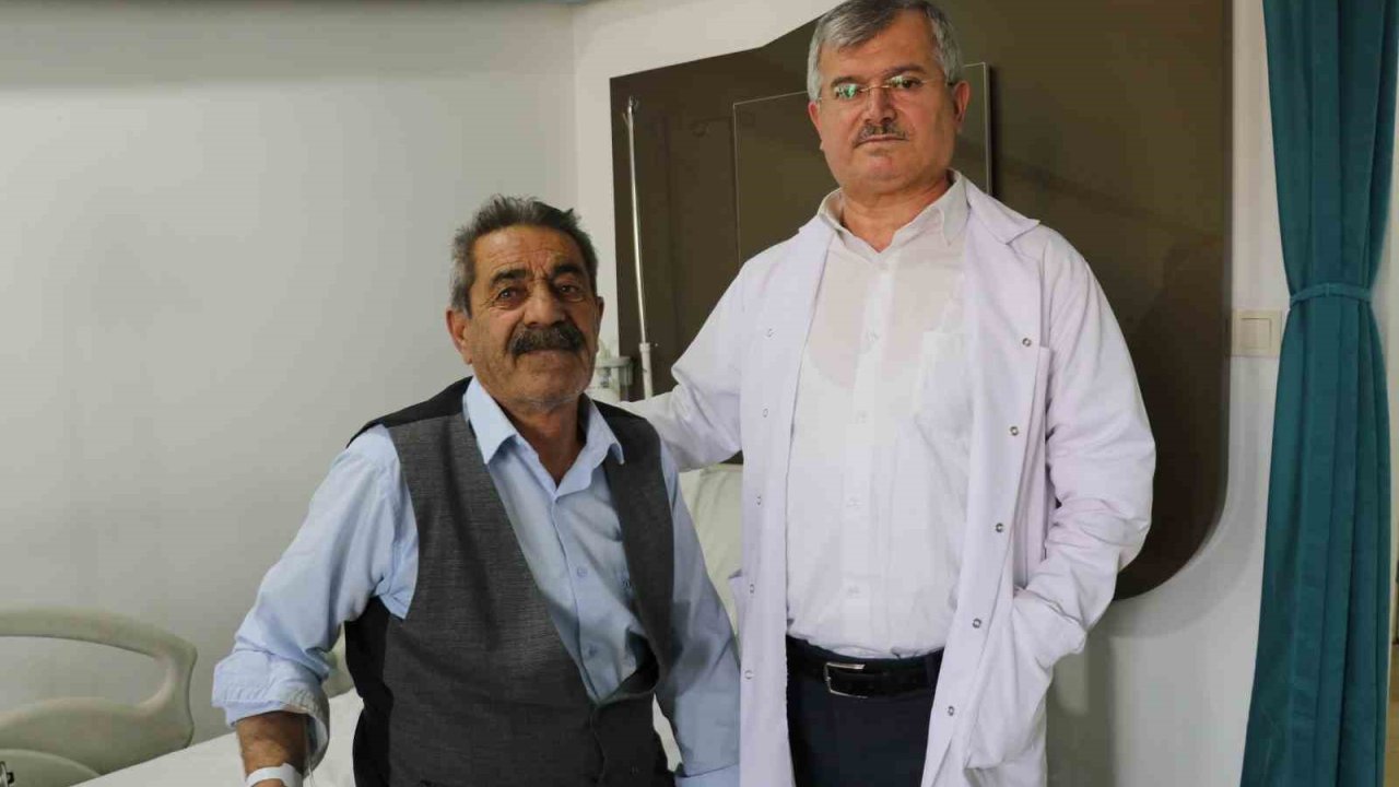 4 damarı kapalı olan ve bir gözünü kaybetme riski bulunan hasta ameliyatla sağlığına kavuştu