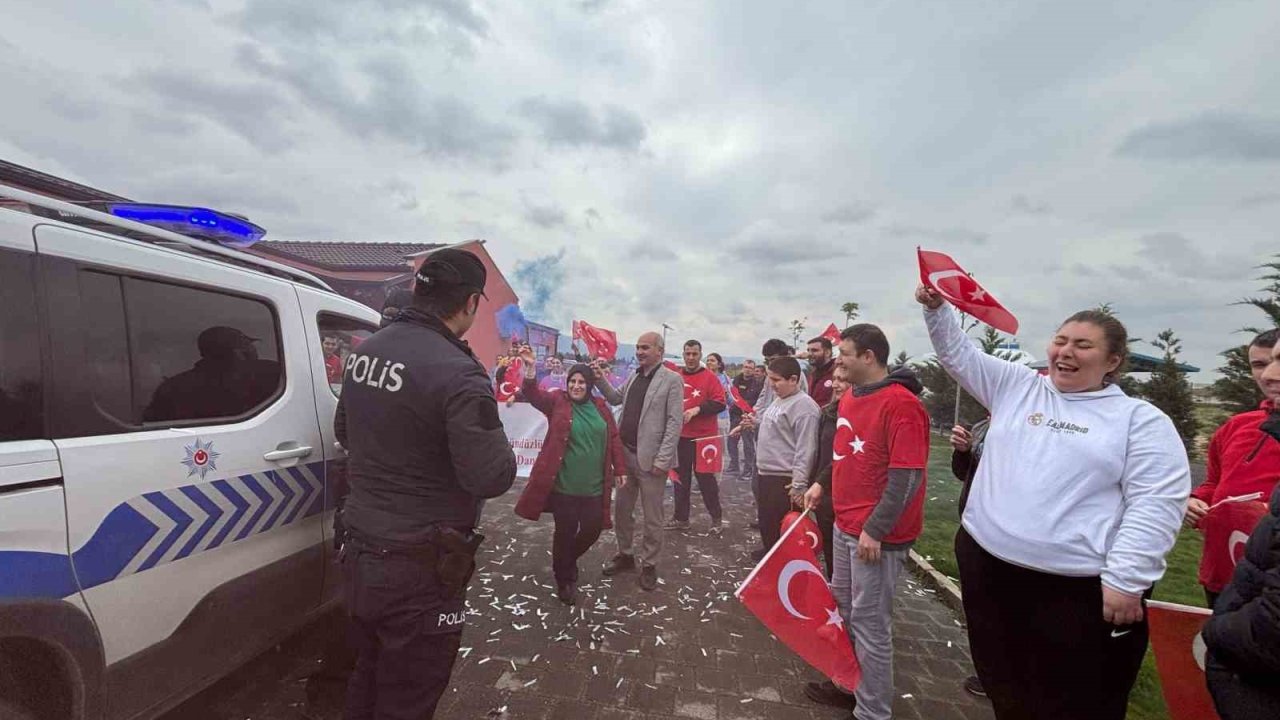 Bursa’da polis ekiplerine meşaleli sürpriz
