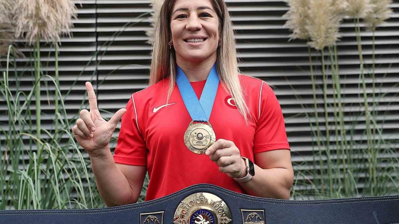 Yasemin Adar Yiğit, mindere veda etti