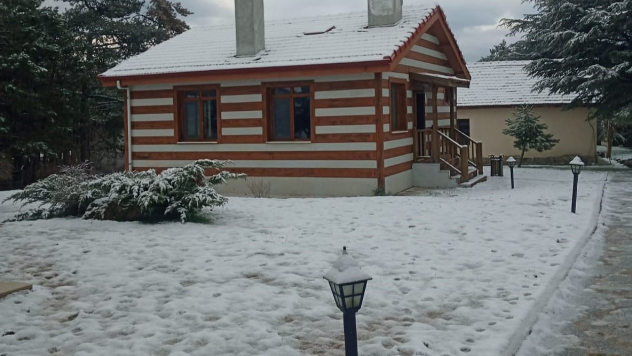 Spil Dağı Milli Parkı beyaza büründü