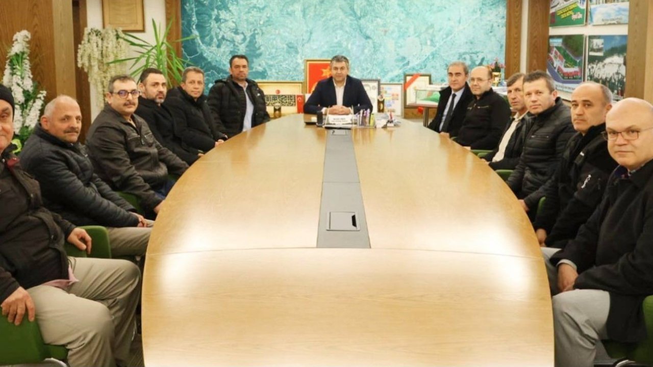 Gediz Belediye Başkanı Akel’den emekli personele vefa plaketi