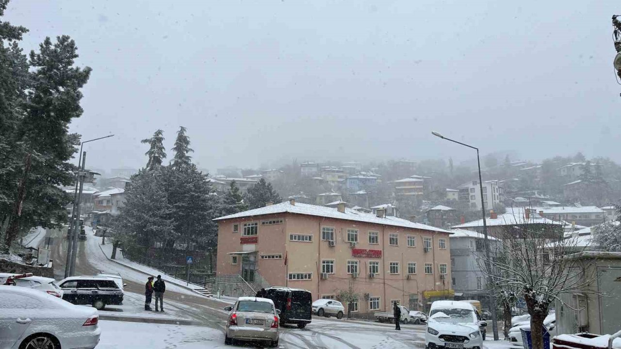 Çorum’da kar yağışı etkili oluyor