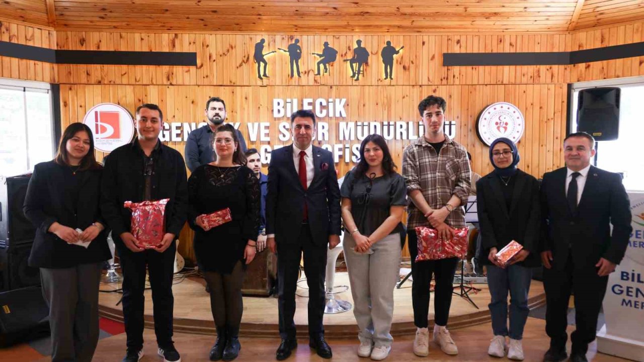 Bilecik’te genç yetenekler sahne aldı, kültür ve sanat rüzgarı esti
