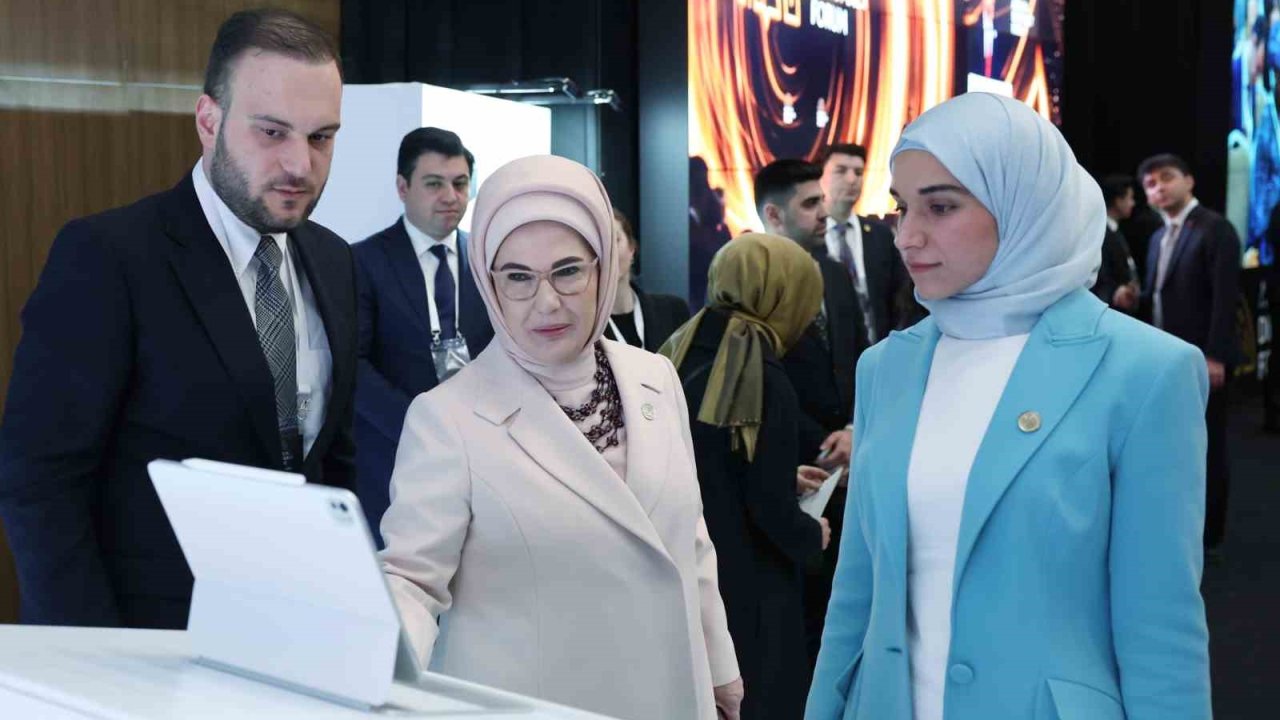 Emine Erdoğan, BM Sürdürülebilir Kalkınma Çözümleri Ağı Başkanı Sachs ile görüştü