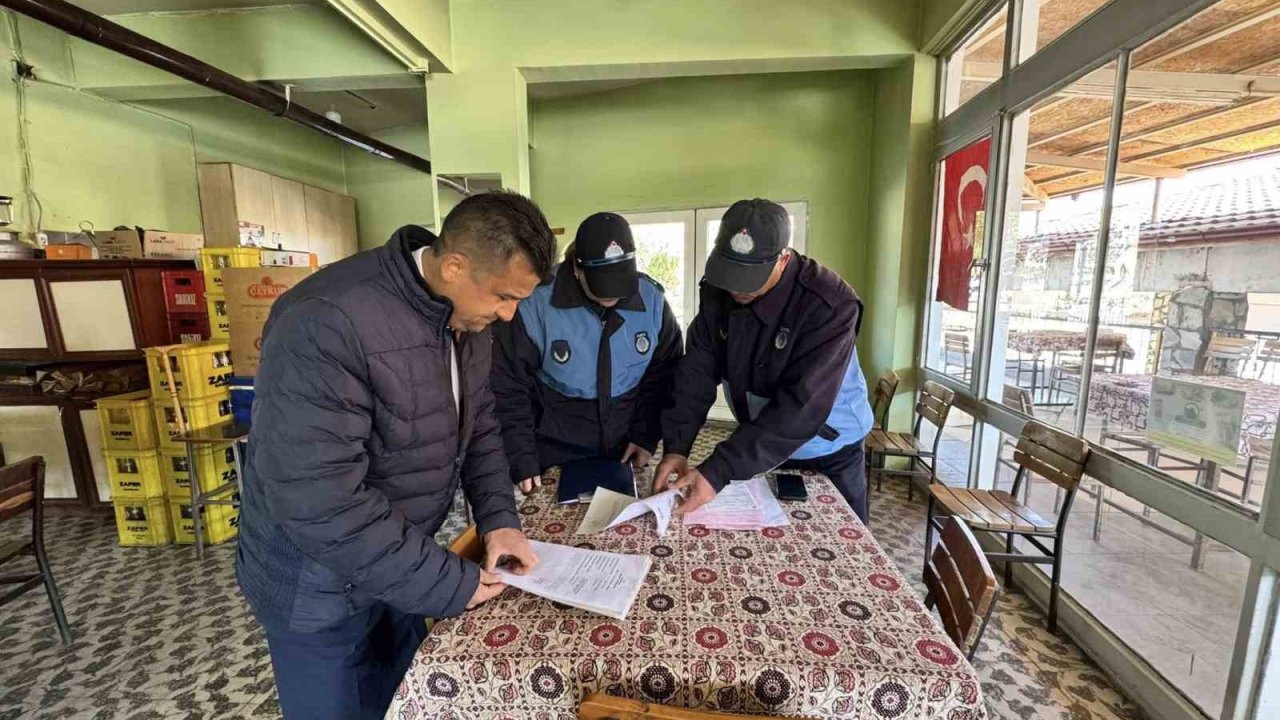 Karacasu’da zabıtalar denetledi