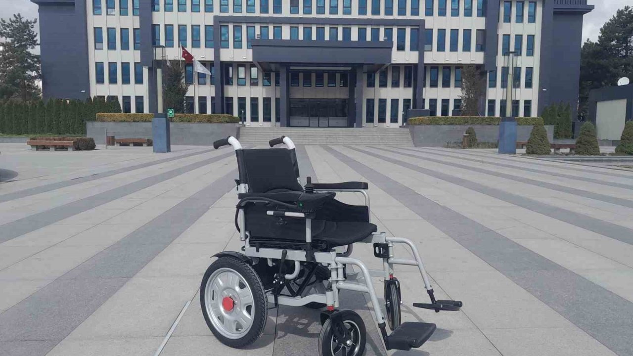 İyilik Ailesi’nden engelli İrem Kumru’ya anlamlı hediye