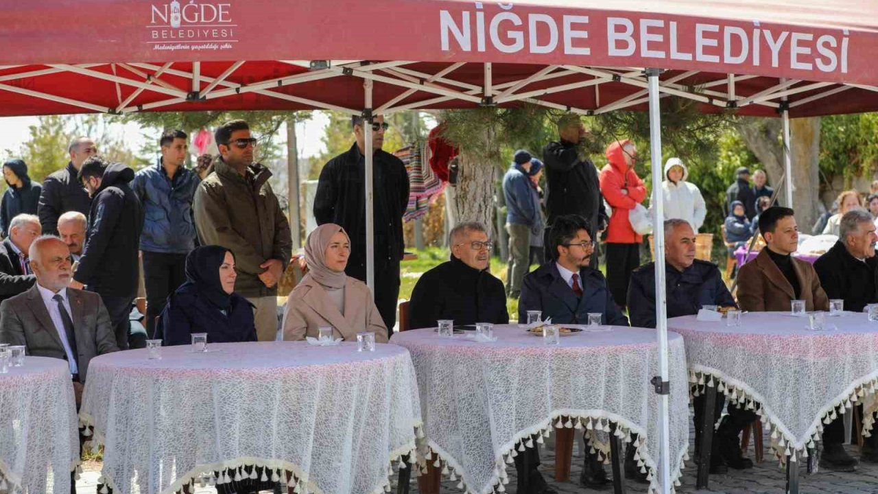 Niğde’de asırlık gelenek Yeşilburç Helva Şenliği coşkuyla gerçekleştirildi