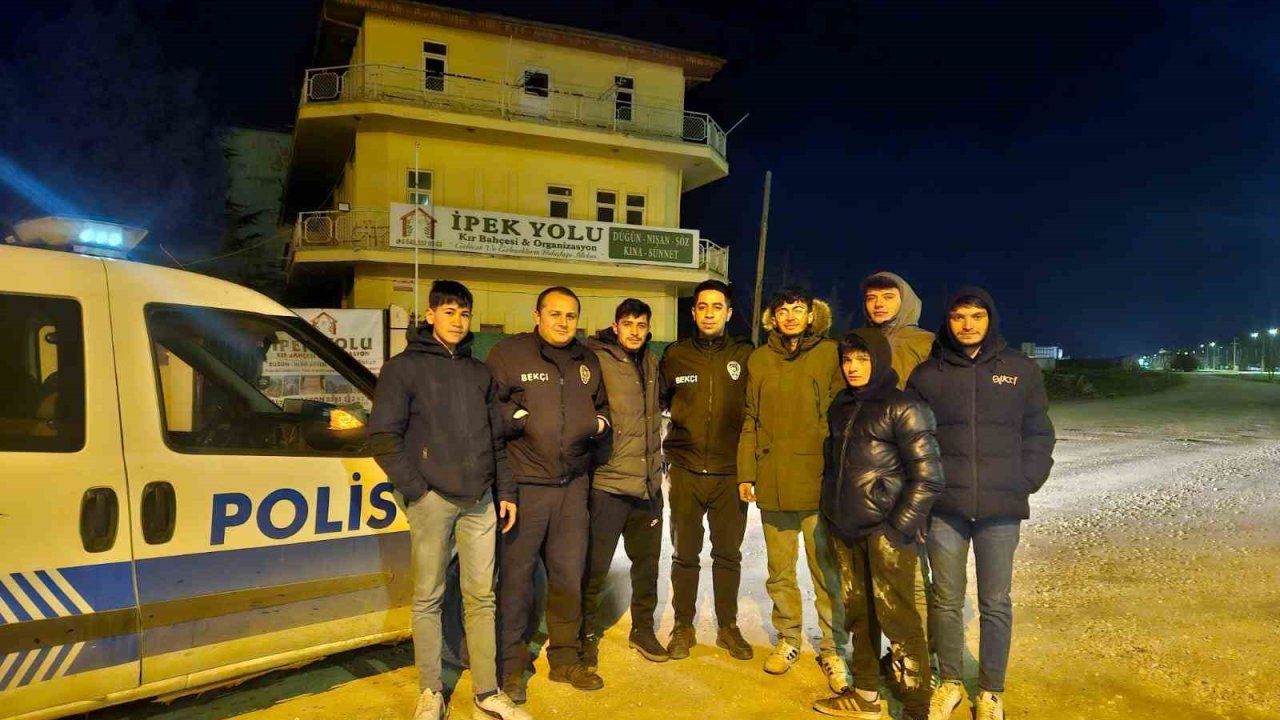 Kavga ihbarına giden çarşı ve mahalle bekçilerine pastalı kutlama