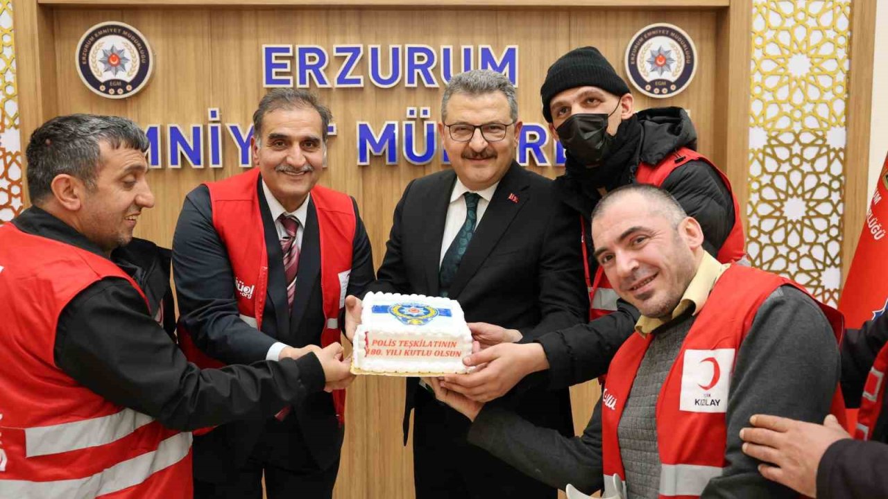 Erzurum Kızılay Engelliler Meclisi’nden polislere pasta sürprizi