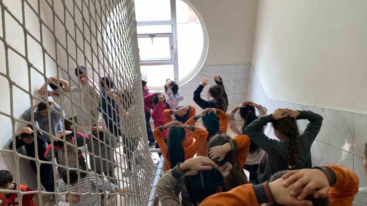 11 okulda afet farkındalık eğitimi