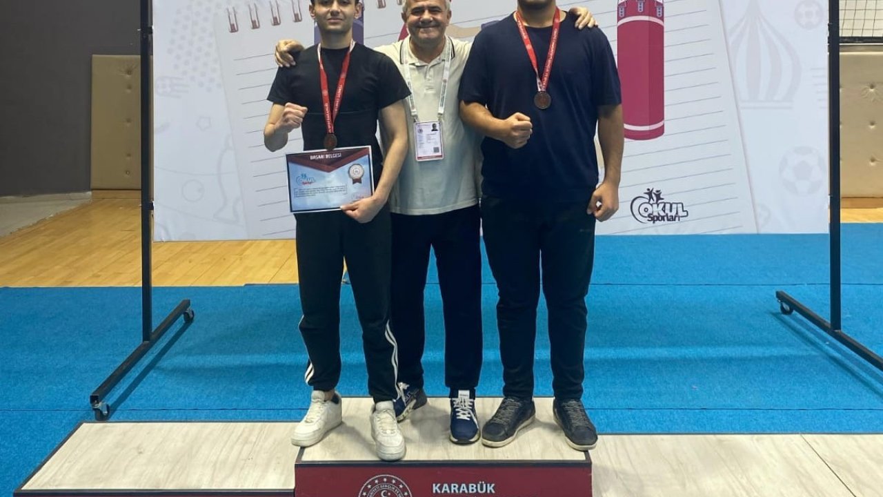 Şırnaklı 2 sporcu boks şampiyonasında Türkiye 3.’sü oldu