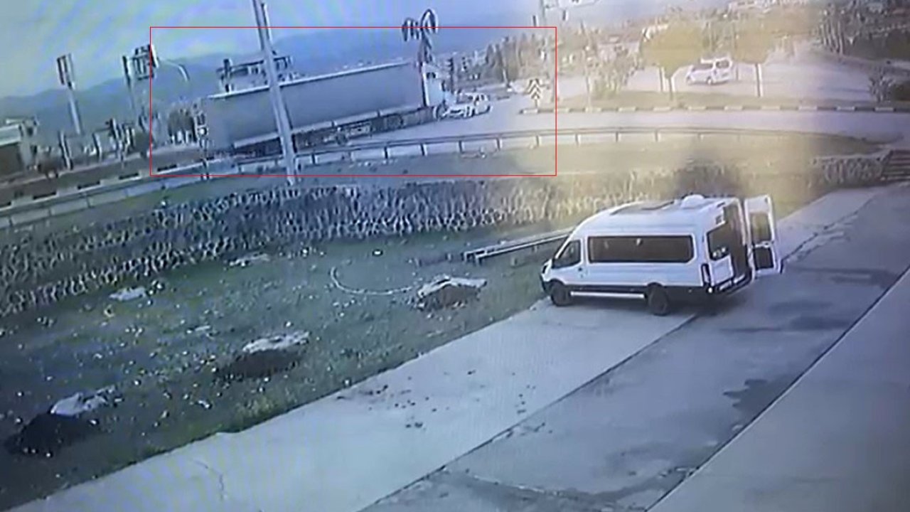 Gaziantep’te tır ile çarpışan otomobildeki anne-oğul hayatını kaybetti: Feci kaza kamerada