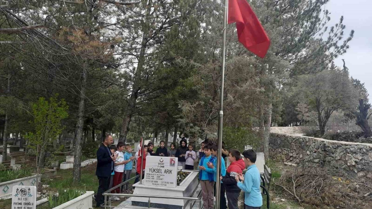 Hisarcık’ta minik öğrenciler şehitleri unutmadı
