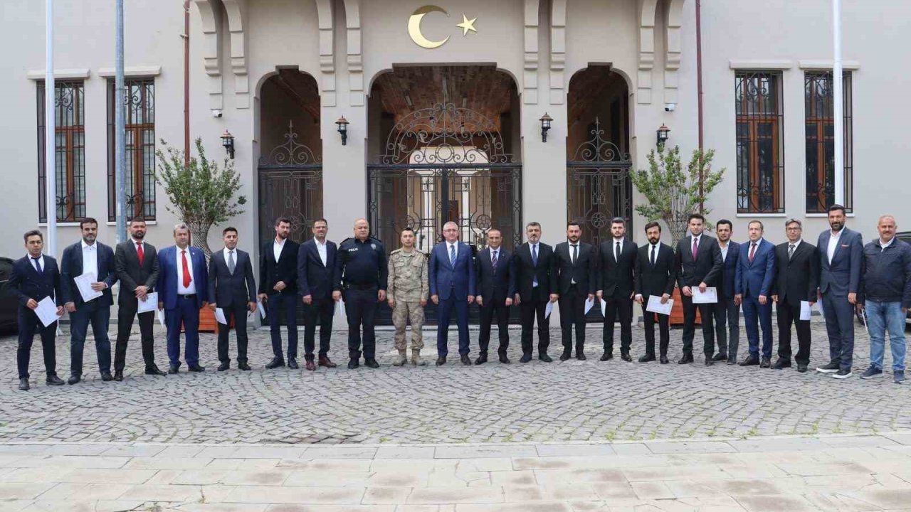 İskenderun’da görevinde başarı gösteren emniyet güçlerine başarı belgesi verildi