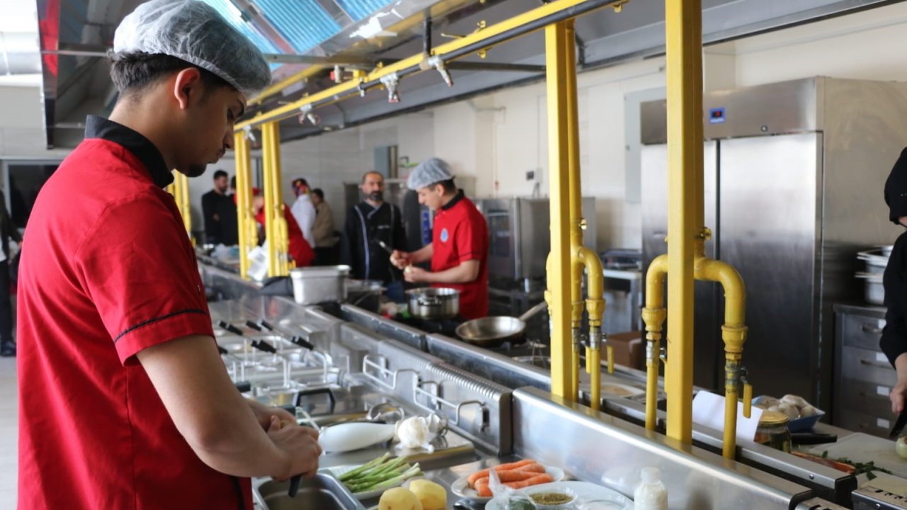 Ödüllü yemek yarışmasında coğrafi tescilli ürünleri sergilediler