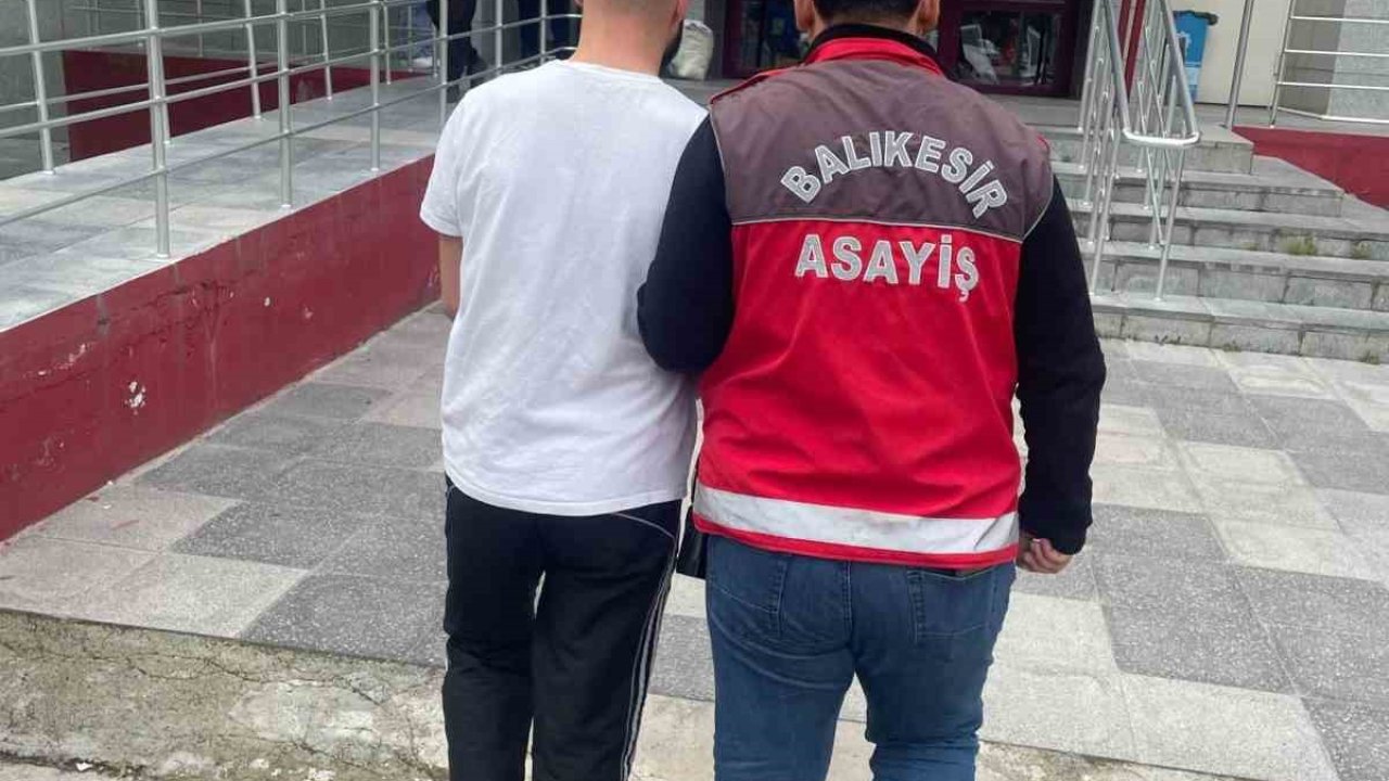 Balıkesir’de hırsızlık suçundan aranan şahıs kaçtı, kovalamaca sonucu yakalandı
