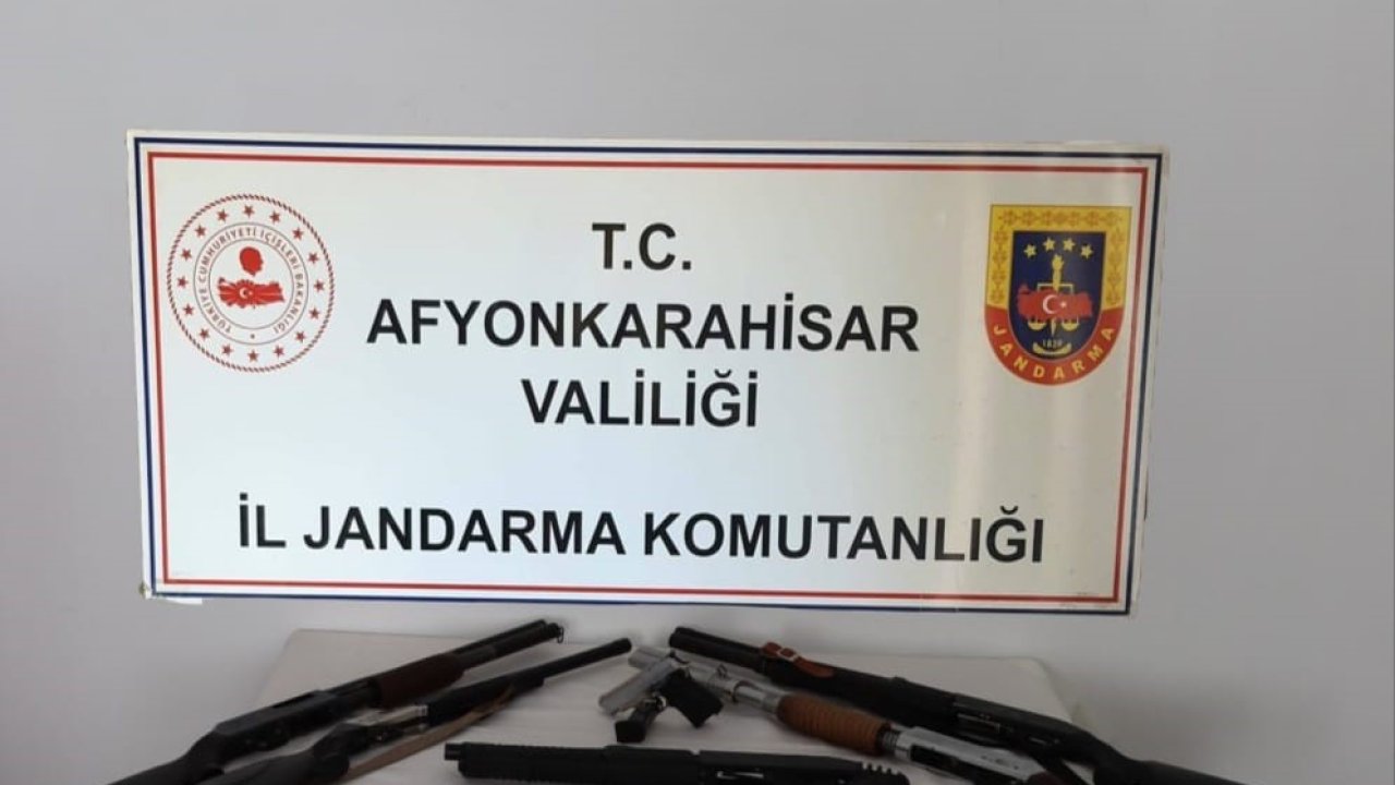 Afyonkarahisar’da ruhsatsız silah operasyonu: 9 gözaltı