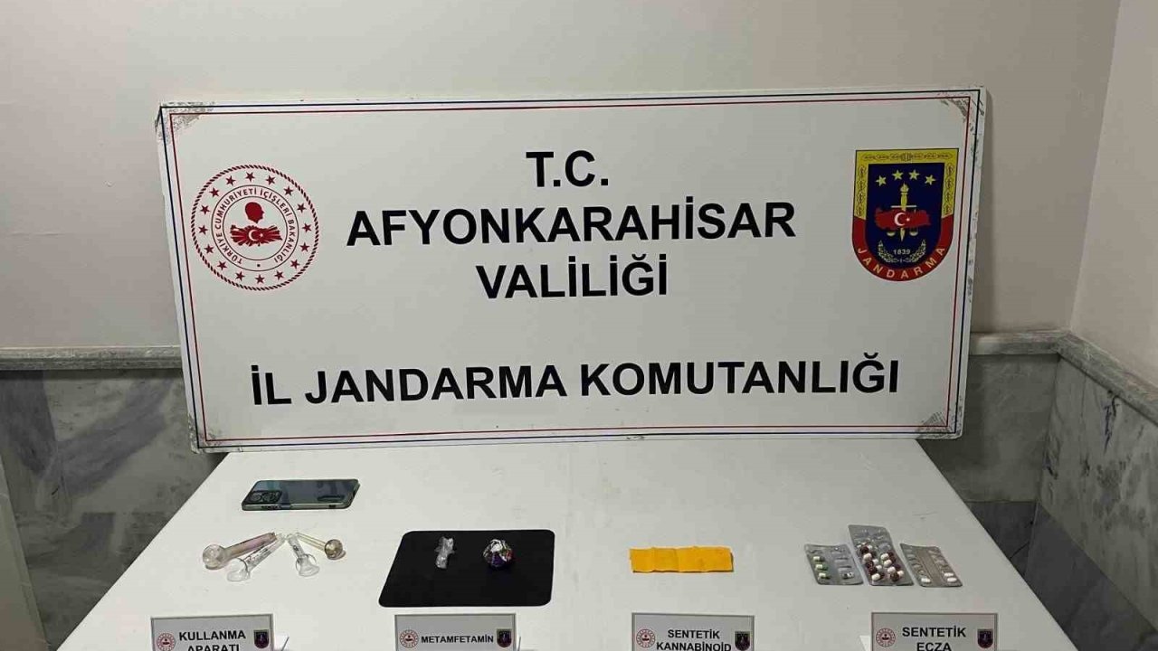 Tır şoförü uyuşturucu satarken suçüstü yapıldı