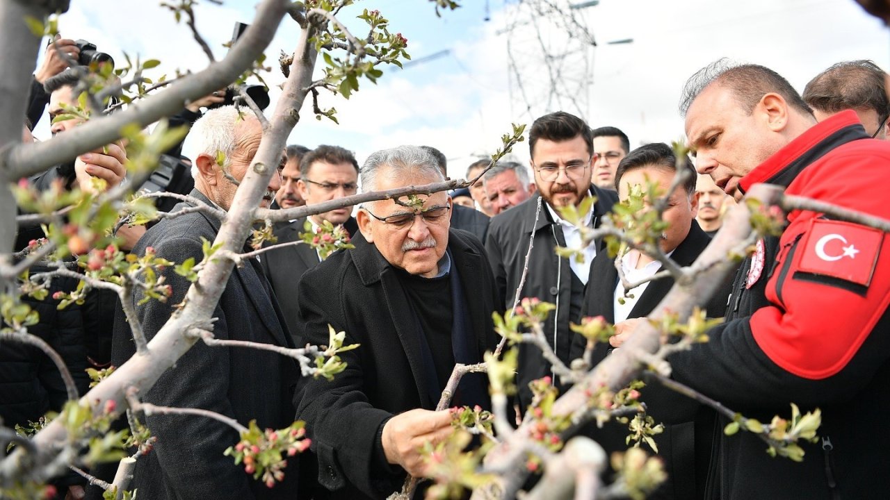 Başkan Büyükkılıç, zirai dondan etkilenen üreticileri yalnız bırakmadı