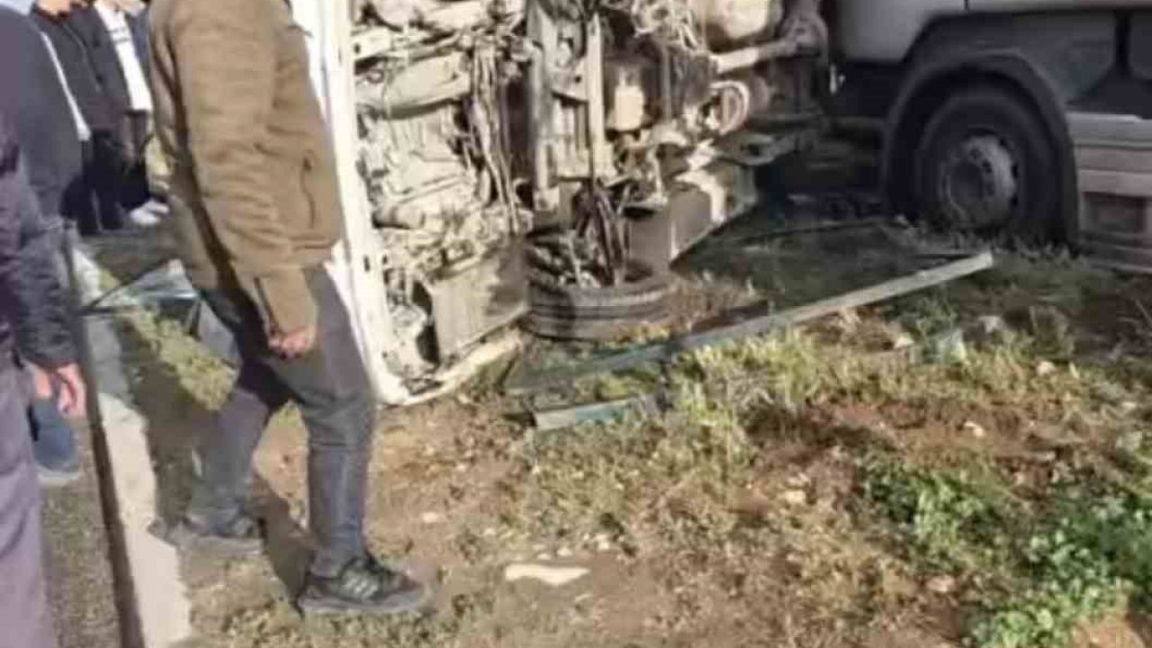 Mardin’de tır ile panelvan çarpıştı: 1 yaralı