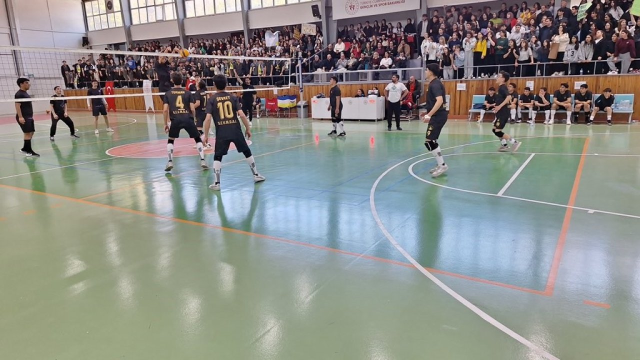 Sivrihisar’da Liseler Arası Erkek Voleybol Şampiyonası tamamlandı