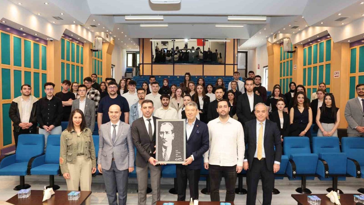 Üniversiteli gençler Denizli OSB Yönetim Kurulu Başkanı Derya Baltalı ile buluştu
