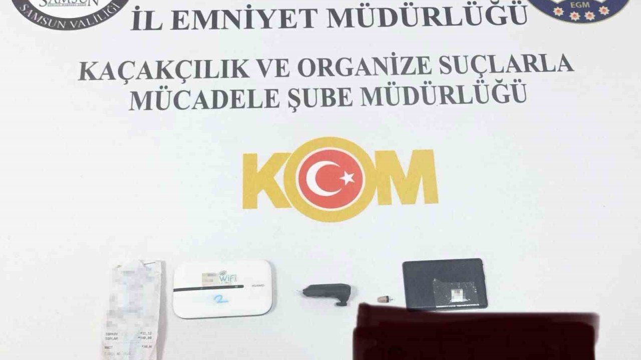 Ehliyet sınavına kopya düzeneğiyle girerken yakalandılar