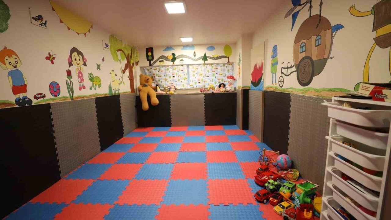 FÜ Hastanesi’nde çocuklar için oyun bahçesi kuruldu