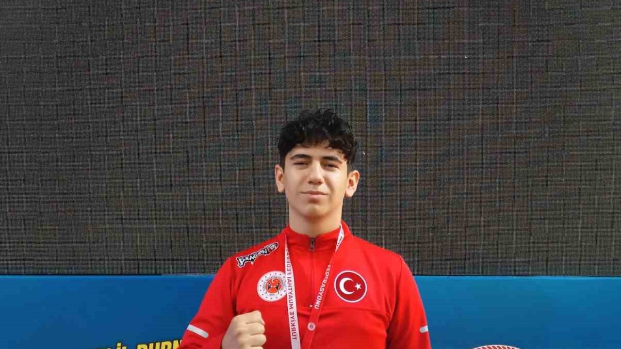Denizlili sporcu Muay Thai’de Türkiye şampiyonu oldu