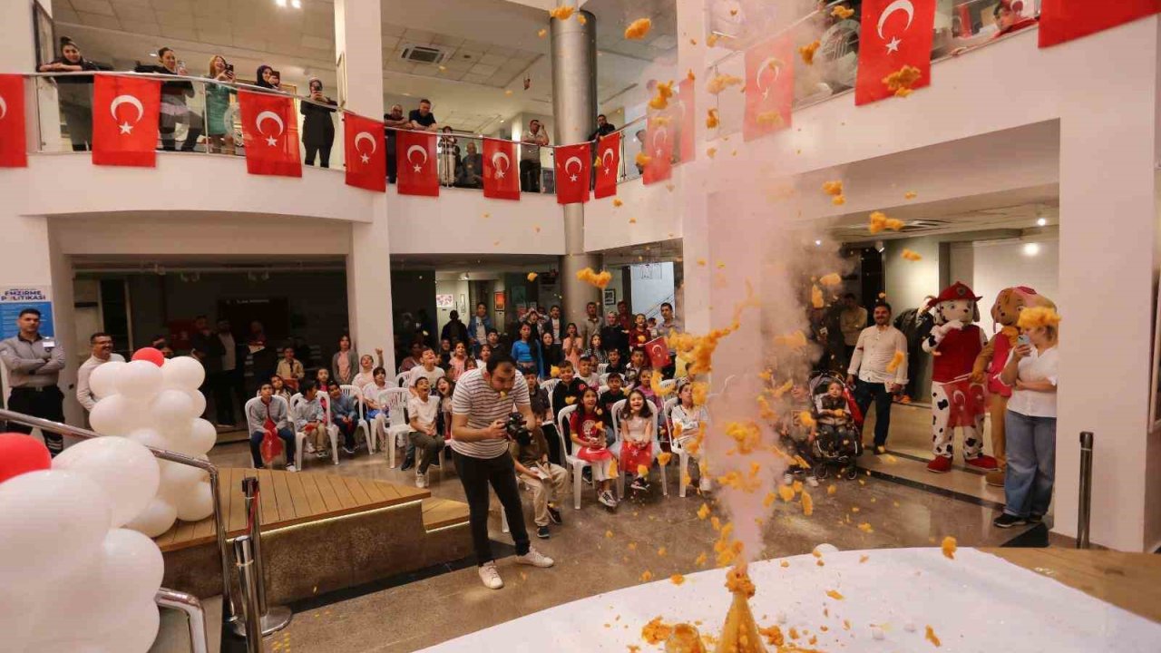 Kepez Belediyesi’nde minikler anne ve babalarının iş yerinde ağırlandı