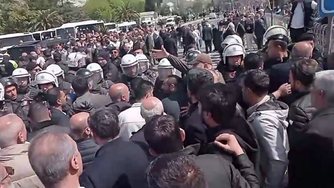 Saraçhane’de İETT otobüs şoförlerinin eyleminde gergin anlar