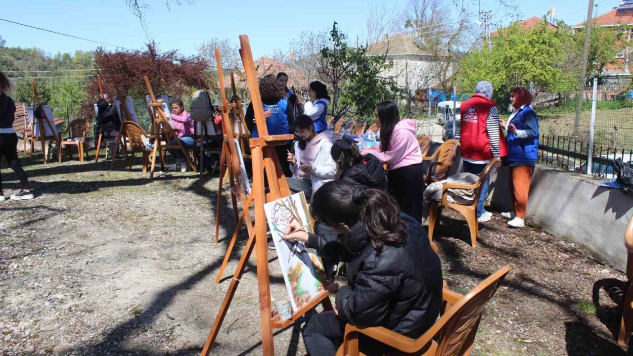 675 yıllık meşenin altında Turizm Haftası coşkusu
