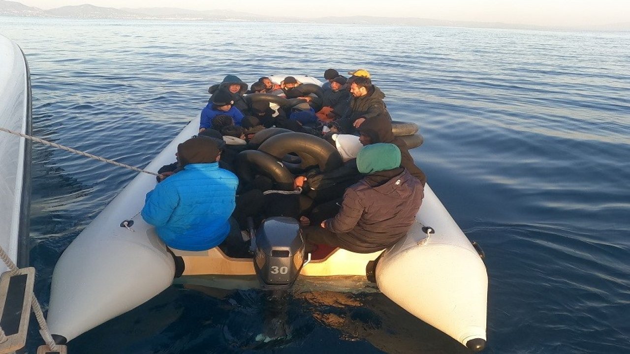 İzmir açıklarında 29 düzensiz göçmen yakalandı