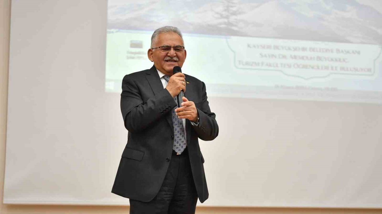 Başkan Büyükkılıç, öğrencilere Kayseri’nin turizm değerlerini anlattı