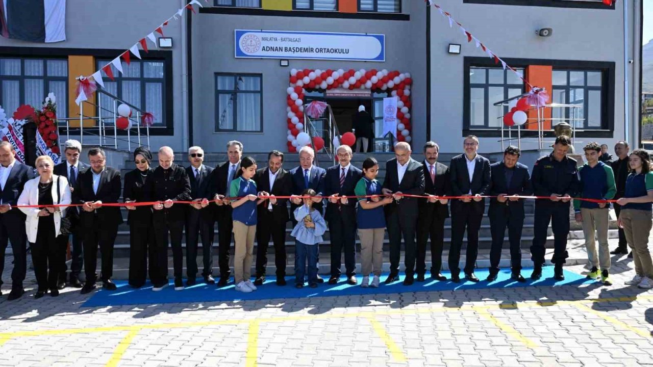 Adnan Başdemir Ortaokulu hizmete açıldı