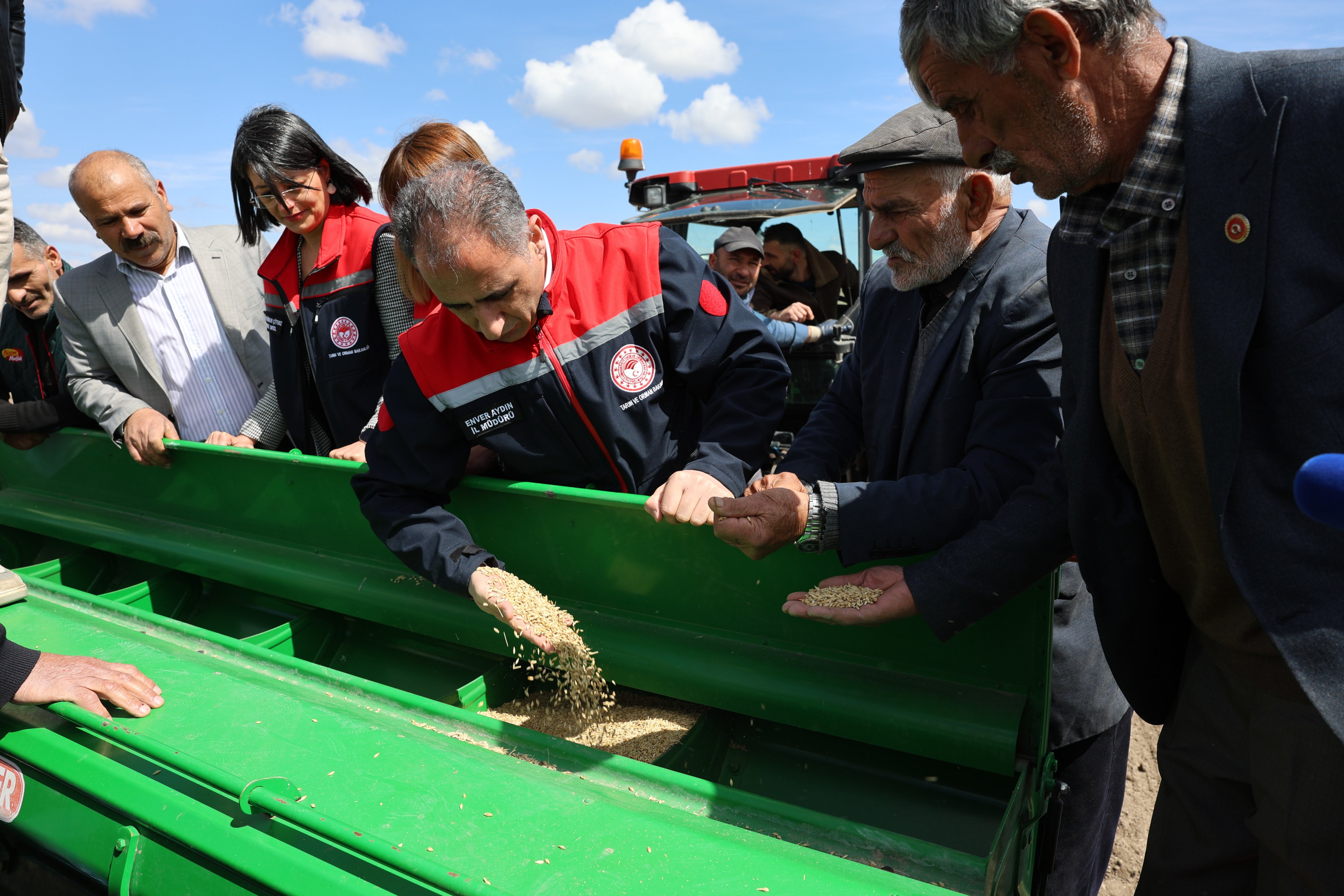 Kars’ta Bahar Bereketi: Çiftçiler Tohumlarını Toprakla Buluşturdu