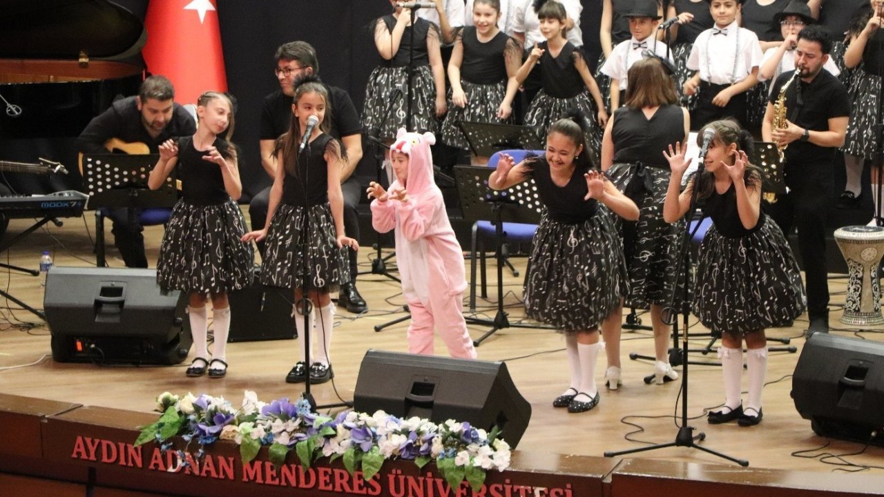 Geleceğin sanatçıları Efeler’de sahne aldı