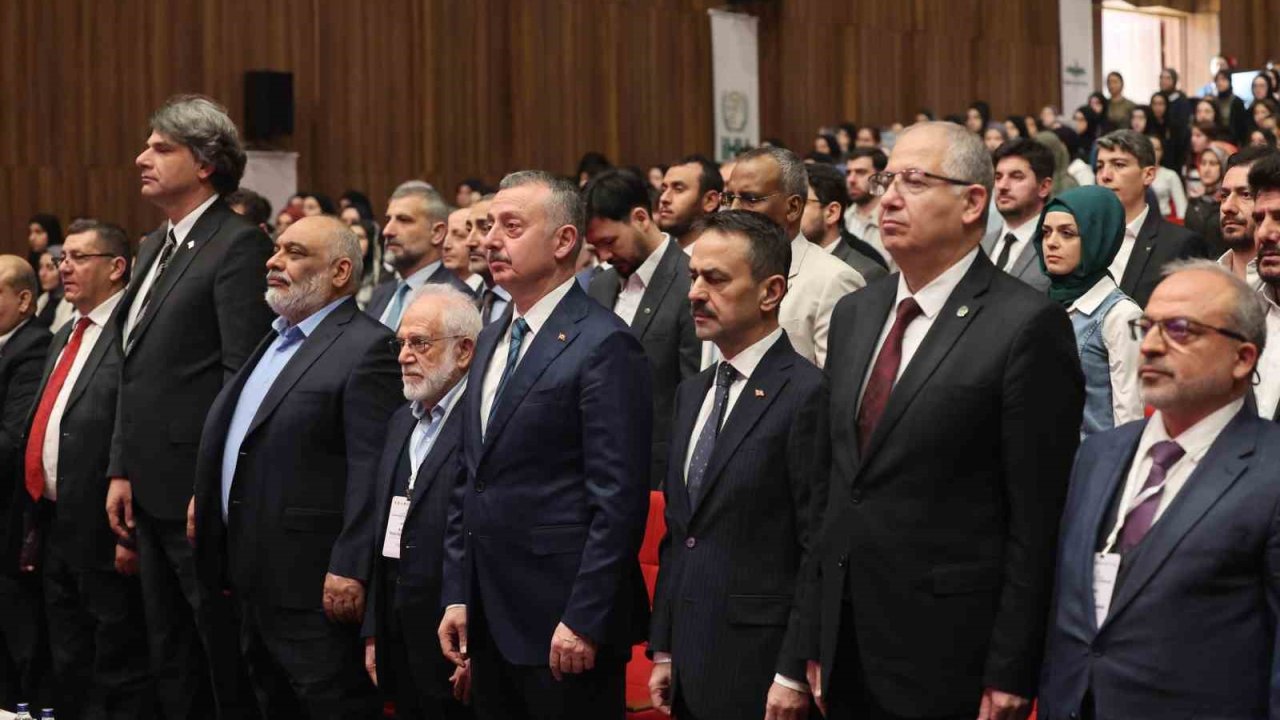 Bu sempozyumda savaşın dini, hukuki ve insani boyutları gözler önüne seriliyor