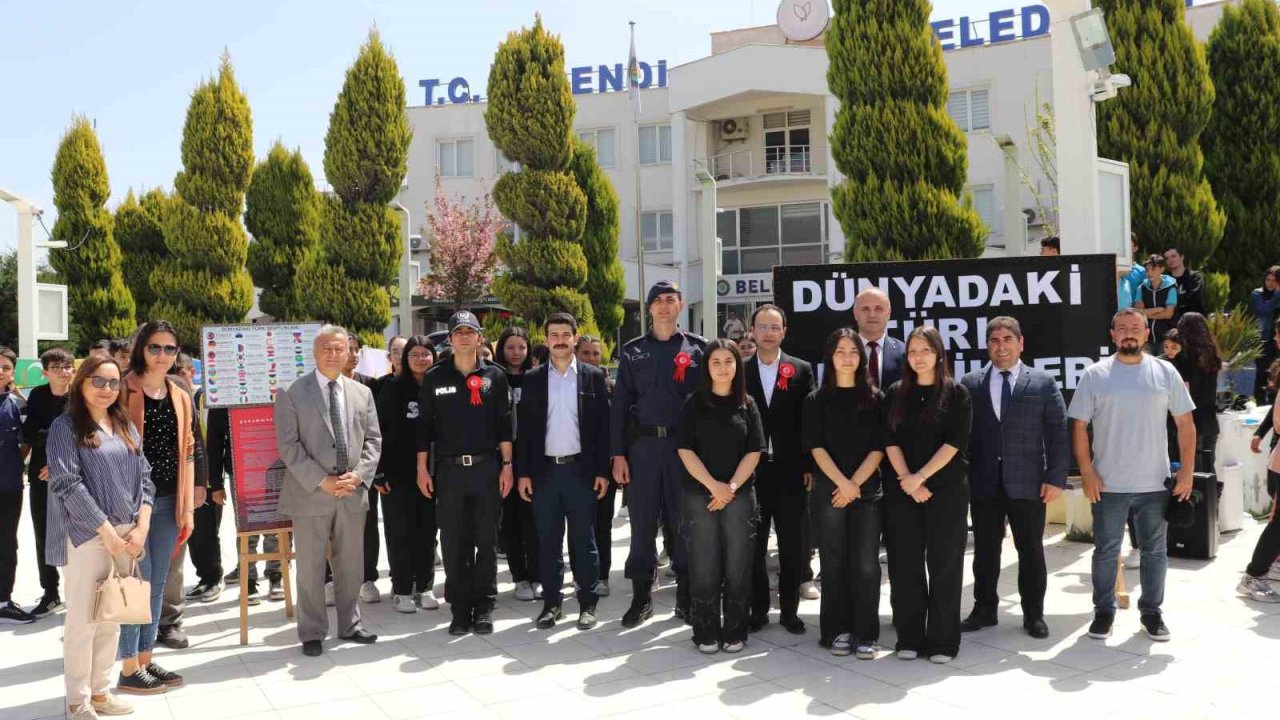 Selendi’de şehitler için sergi açıldı